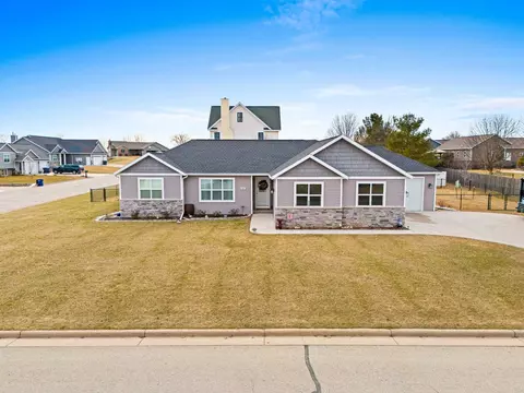 825 S Lincoln St, Hortonville, WI 54944