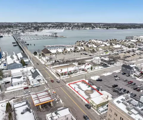 214 Michigan St, Sturgeon Bay, WI 54235