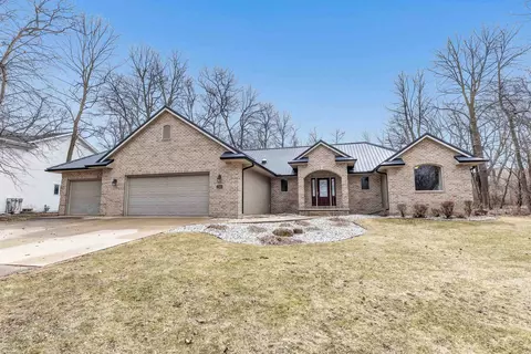 2345 Burnwood Dr, Oshkosh, WI 54902