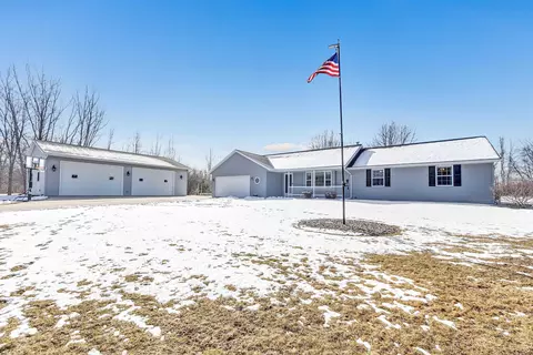 5231 Twilight Ln, Little Suamico, WI 54141