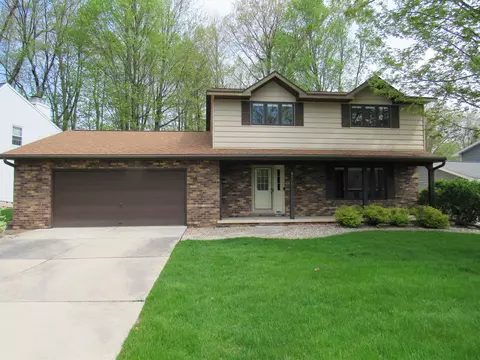 2426 Ironwood Dr, Green Bay, WI 54304
