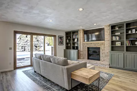 Living - 2417 S Matthias St, Appleton, WI 54915 photo 5 of 7
