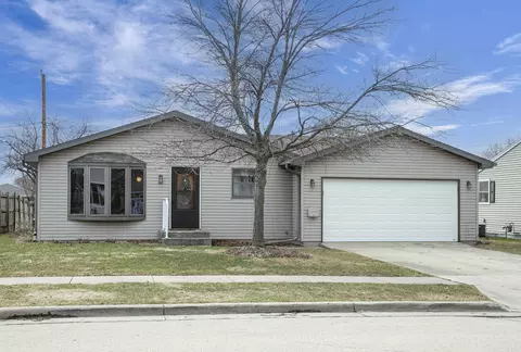 1571 Bruce St, Neenah, WI 54956