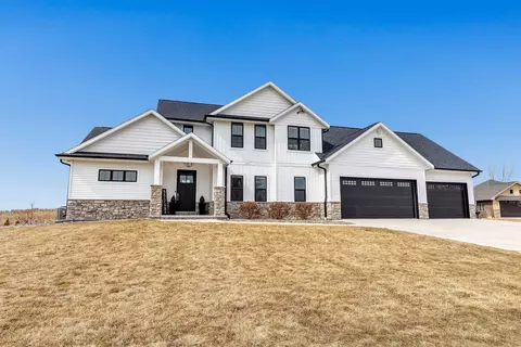 707 Covered Wagon Trl, Pulaski, WI 54162