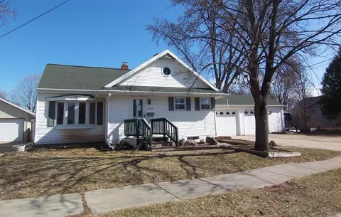 1050 6th St, Green Bay, WI 54304