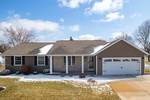 1818 Valley Ln, Little Chute, WI 54140