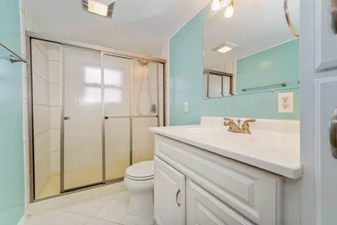 Bath - 1218 W Frances St, Appleton, WI 54914 photo 2 of 2