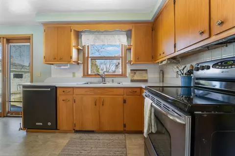 Kitchen - 1218 W Frances St, Appleton, WI 54914 photo 2 of 4