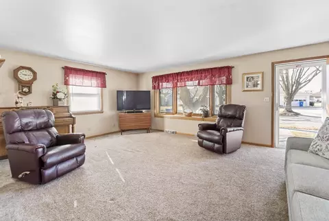 Living - 1218 W Frances St, Appleton, WI 54914 photo 2 of 3