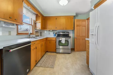 Kitchen - 1218 W Frances St, Appleton, WI 54914 photo 1 of 4