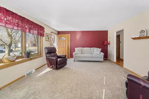 Living - 1218 W Frances St, Appleton, WI 54914 photo 1 of 3