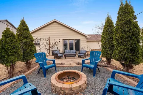 Exterior - 2837 Schaefer Cir, Appleton, WI 54915 photo 4 of 8