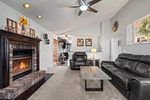 Living - 2837 Schaefer Cir, Appleton, WI 54915 photo 3 of 4