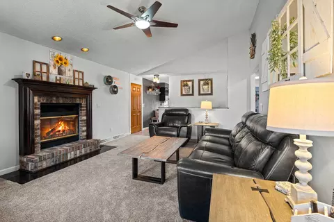 Living - 2837 Schaefer Cir, Appleton, WI 54915 photo 1 of 4