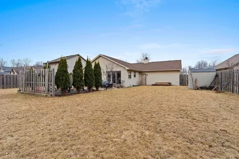 Exterior - 2837 Schaefer Cir, Appleton, WI 54915 photo 7 of 8