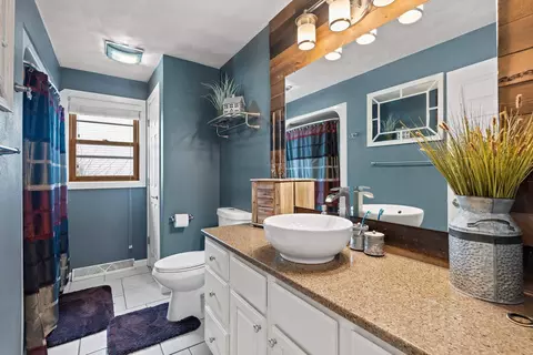 Bath - 2837 Schaefer Cir, Appleton, WI 54915 photo 1 of 2