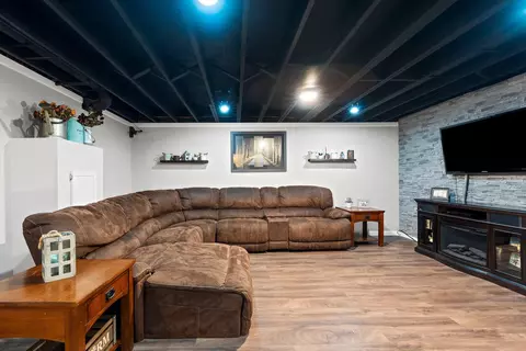 Living - 2837 Schaefer Cir, Appleton, WI 54915 photo 4 of 4