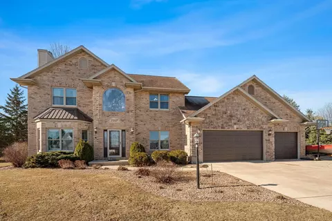 2057 Whistling Swan Cir, De Pere, WI 54115