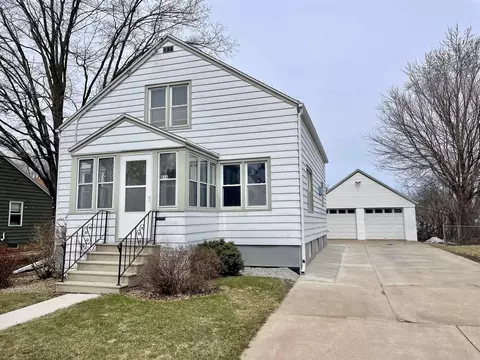 914 Bismarck Ave, Oshkosh, WI 54902