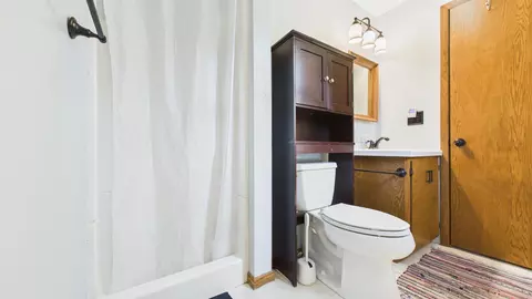 Bath - 3119 N Peachtree Ln, Appleton, WI 54911 photo 2 of 2