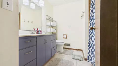 Bath - 3119 N Peachtree Ln, Appleton, WI 54911 photo 1 of 2