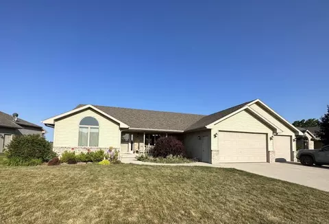 3601 Fieldcrest Dr, Kaukauna, WI 54130