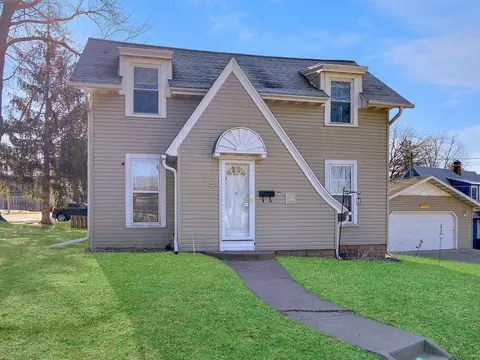 40 N 12th St, Clintonville, WI 54929