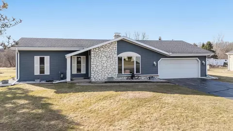 3157 County Rd Ee, Abrams, WI 54101