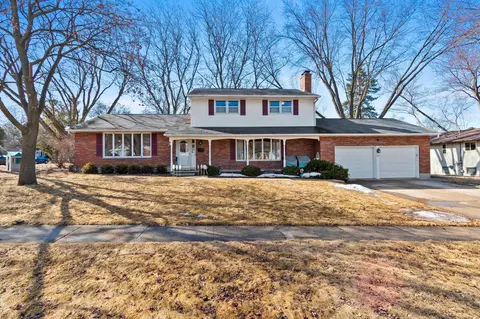 1320 Ridgeway Blvd, De Pere, WI 54115