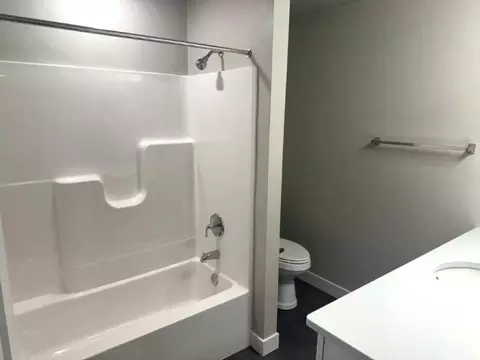 Bath - 4774 N Marlo Way #6, Appleton, WI 54913 photo 1 of 1