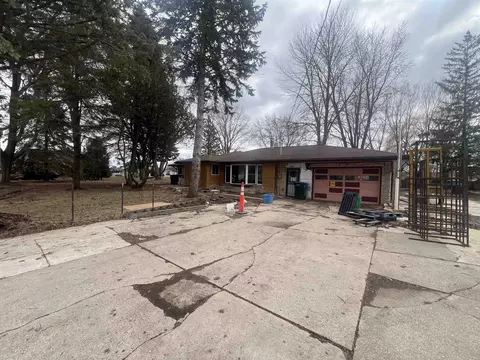 2930 Manitowoc Rd, Green Bay, WI 54311