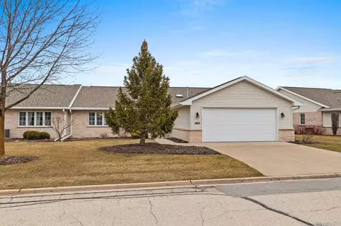 1668 Twin Lakes Cir, Green Bay, WI 54311