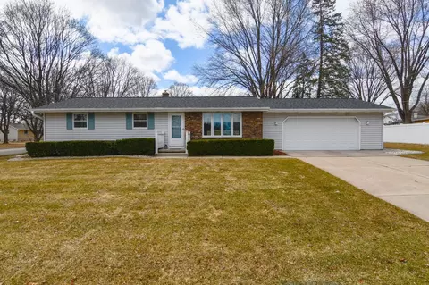 1735 Wedgewood Dr, Green Bay, WI 54303