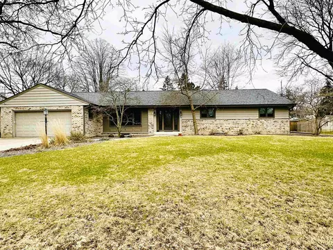 40 Elm Acres Dr, Fond Du Lac, WI 54935