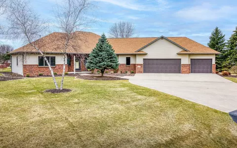 3051 Buttercup Rd, Neenah, WI 54956