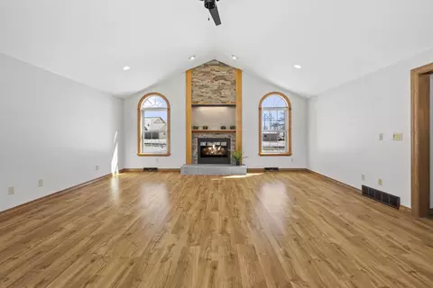 Living - 927 Pinecrest Rd, Howard, WI 54313 photo 2 of 6