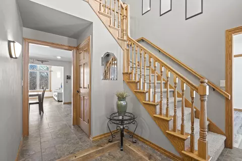 Entry Way - 927 Pinecrest Rd, Howard, WI 54313 photo 2 of 6