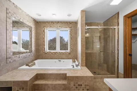 Bath - 927 Pinecrest Rd, Howard, WI 54313 photo 2 of 7