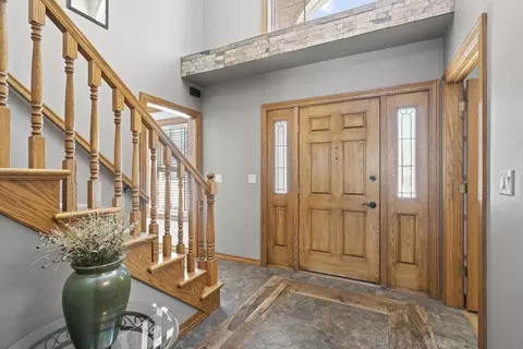 Entry Way - 927 Pinecrest Rd, Howard, WI 54313 photo 3 of 6