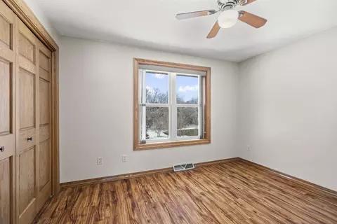 Bedroom - 927 Pinecrest Rd, Howard, WI 54313 photo 2 of 5