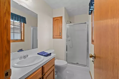 Bath - 208 W Wildplum Ct, Appleton, WI 54913 photo 2 of 3
