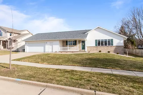 Exterior - 208 W Wildplum Ct, Appleton, WI 54913 photo 7 of 9