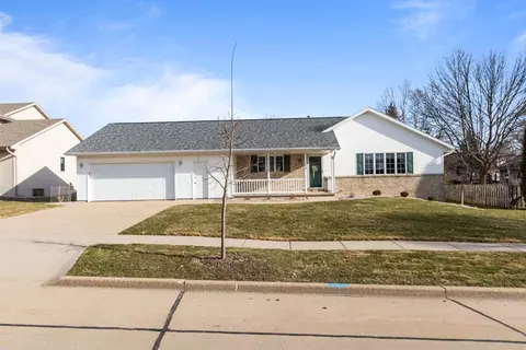 Exterior - 208 W Wildplum Ct, Appleton, WI 54913 photo 8 of 9
