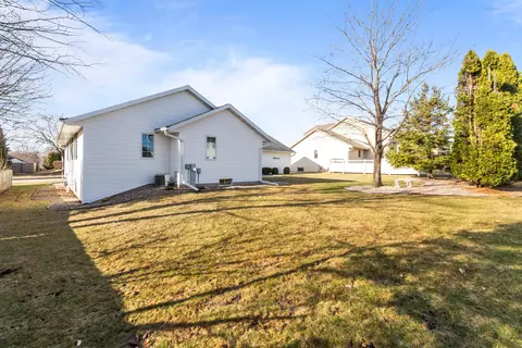 Exterior - 208 W Wildplum Ct, Appleton, WI 54913 photo 6 of 9