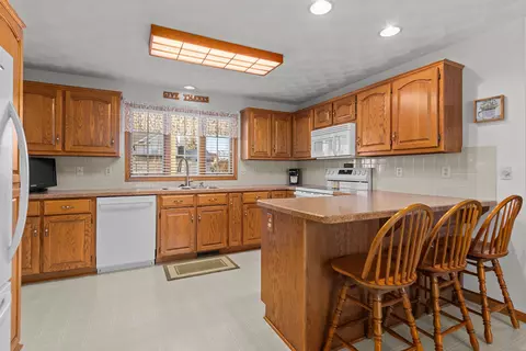 Kitchen - 208 W Wildplum Ct, Appleton, WI 54913 photo 2 of 4