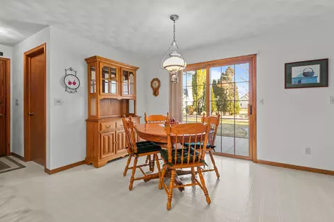 Dining - 208 W Wildplum Ct, Appleton, WI 54913 photo 1 of 1