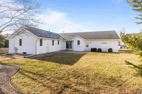 Exterior - 208 W Wildplum Ct, Appleton, WI 54913 photo 5 of 9