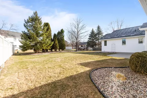 Exterior - 208 W Wildplum Ct, Appleton, WI 54913 photo 2 of 9