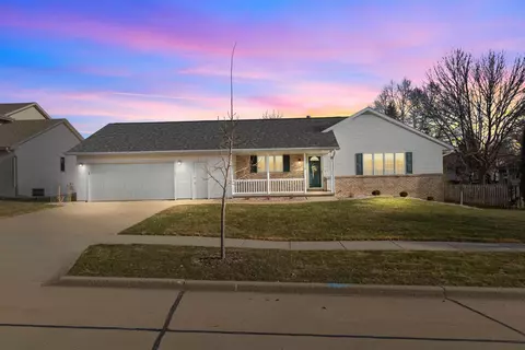 208 W Wildplum Ct, Appleton, WI 54913