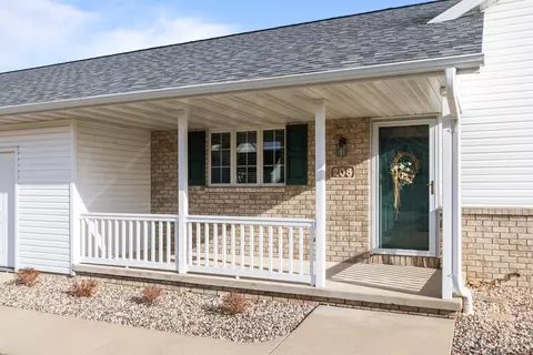 Exterior - 208 W Wildplum Ct, Appleton, WI 54913 photo 9 of 9